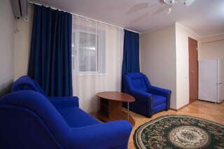 Гостевой дом Черное море Саки Классический четырехместный номер-8